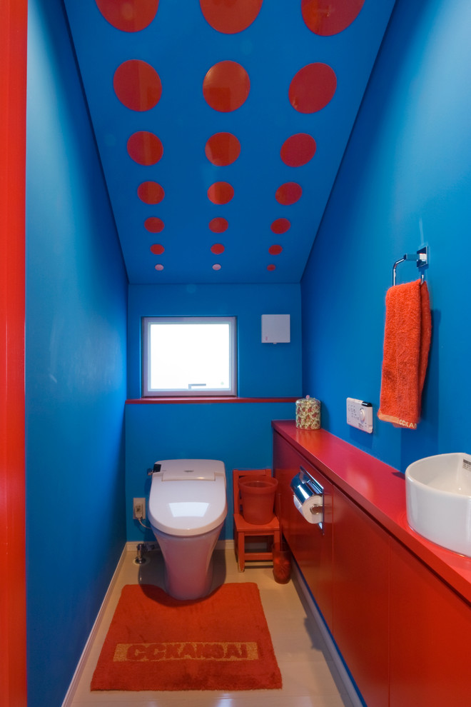 Aménagement d'un WC et toilettes contemporain.