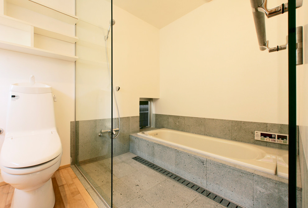 大阪にある和風のおしゃれな浴室の写真