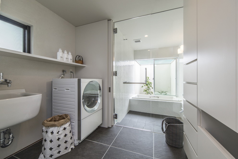 Foto di una stanza da bagno contemporanea con porta doccia a battente