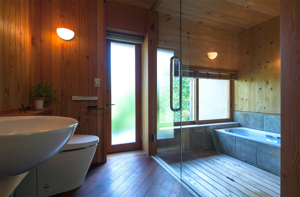 Idee per una stanza da bagno etnica con porta doccia a battente