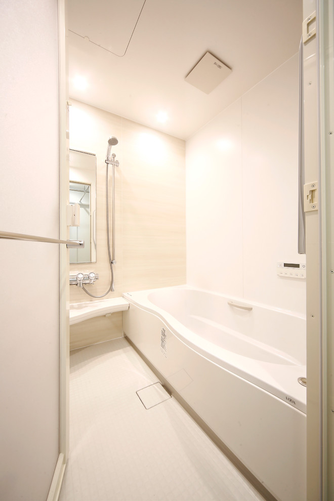 札幌にあるミッドセンチュリースタイルのおしゃれな浴室の写真