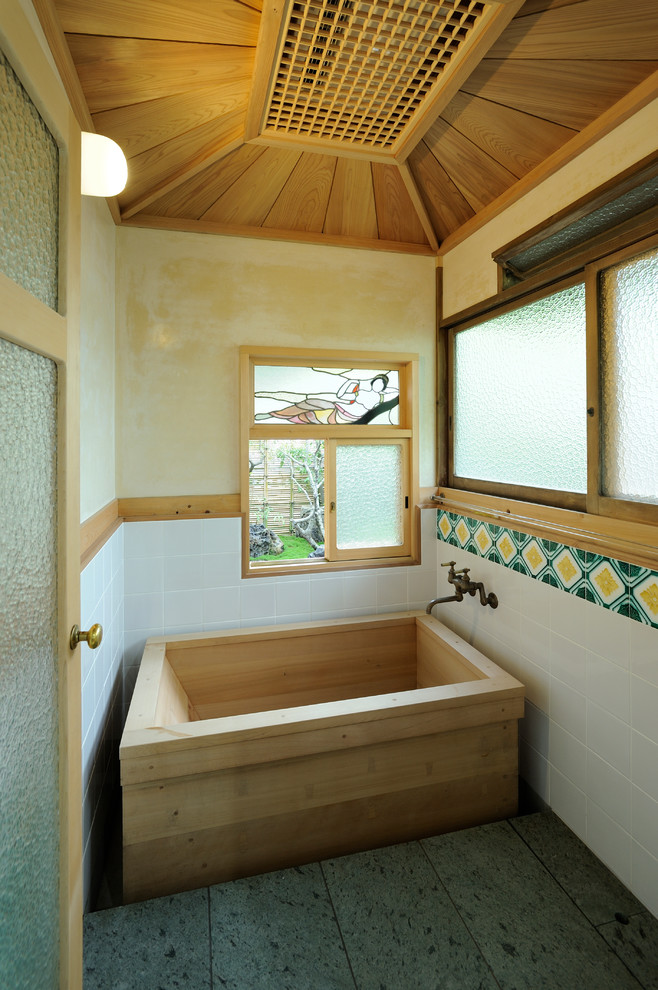 Kleines Asiatisches Badezimmer in Kyoto