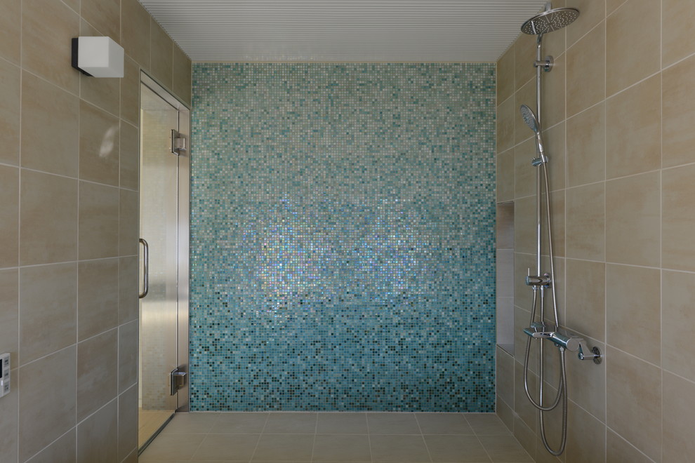 Diseño de cuarto de baño minimalista sin sin inodoro con jacuzzi