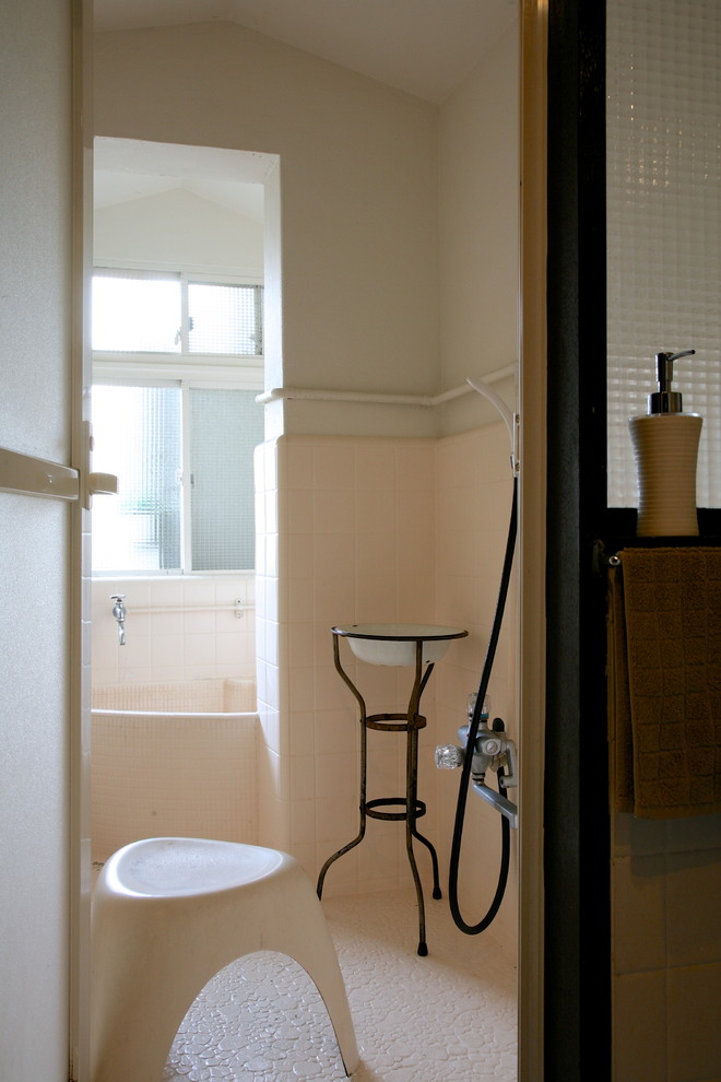 Bathroom - eclectic bathroom idea in Tokyo Suburbs