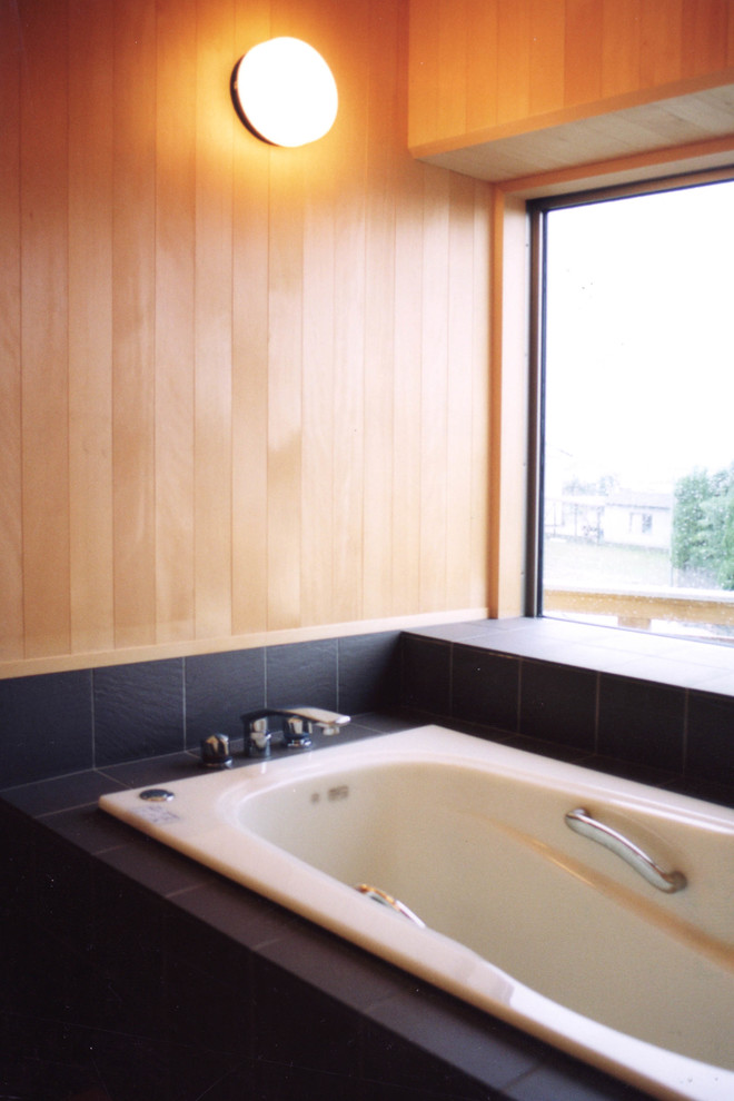 Photo of a contemporary bathroom in Tokyo Suburbs.