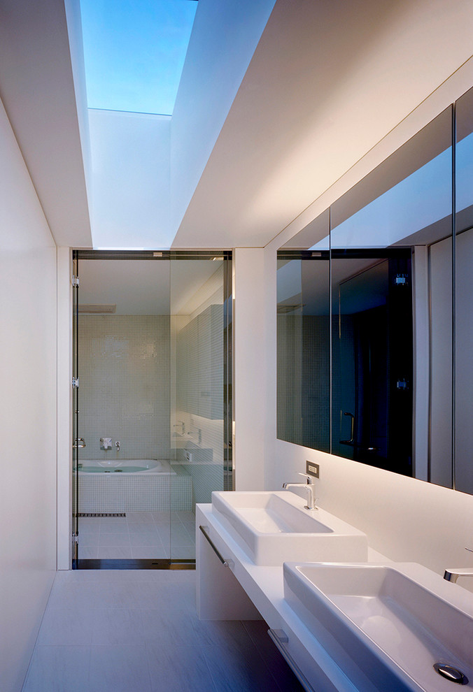 Inspiration for a modern bathroom in Osaka with a built-in bath, white walls and a vessel sink.