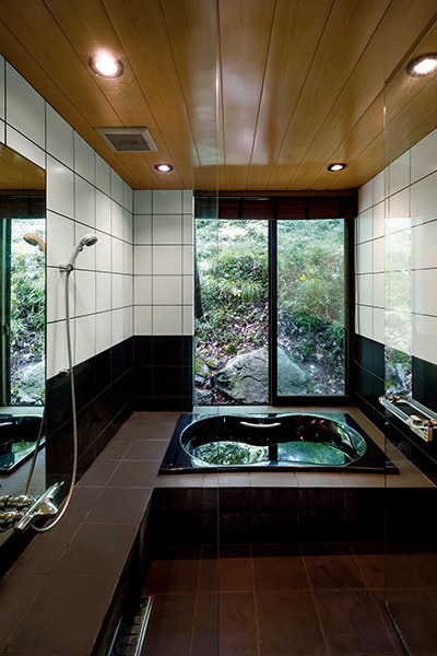 Inspiration for a contemporary bathroom in Kyoto.
