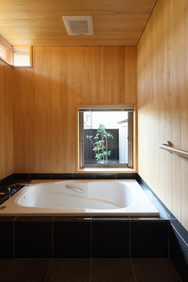京都にあるコンテンポラリースタイルのおしゃれな浴室の写真