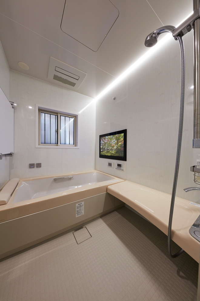 Inspiration for a modern bathroom in Osaka.