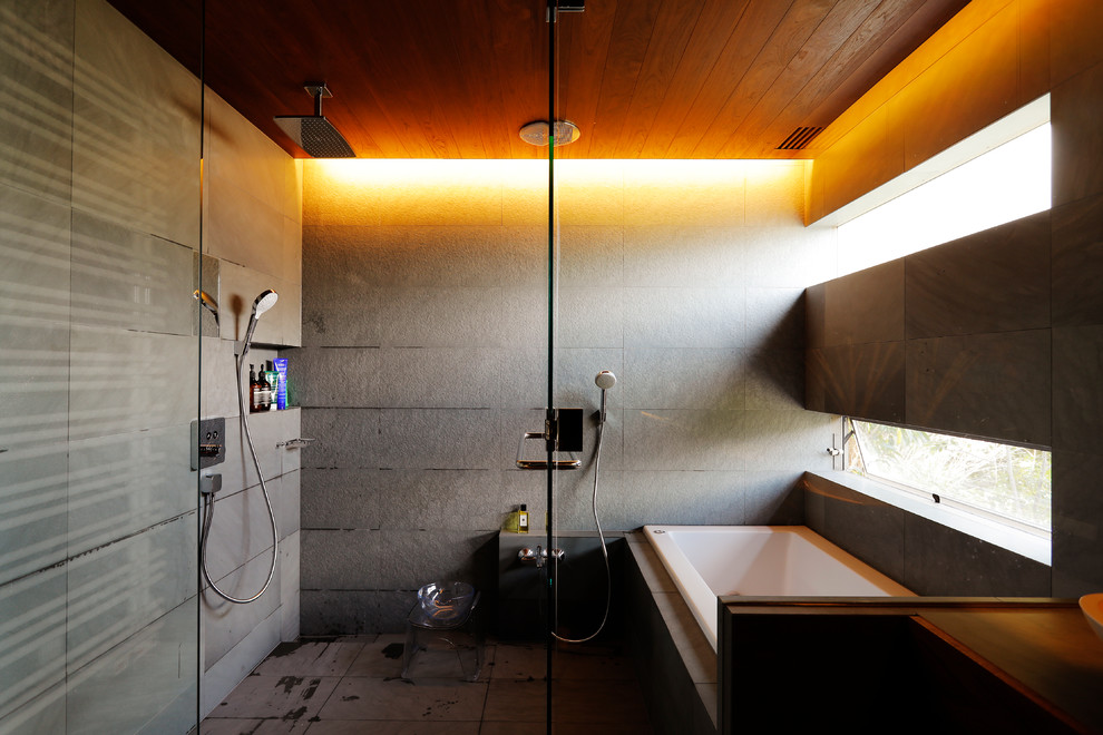 Inspiration for a modern bathroom remodel in Tokyo