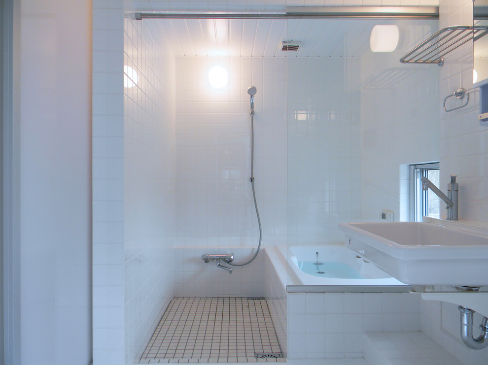 Inspiration for a modern bathroom remodel in Tokyo Suburbs