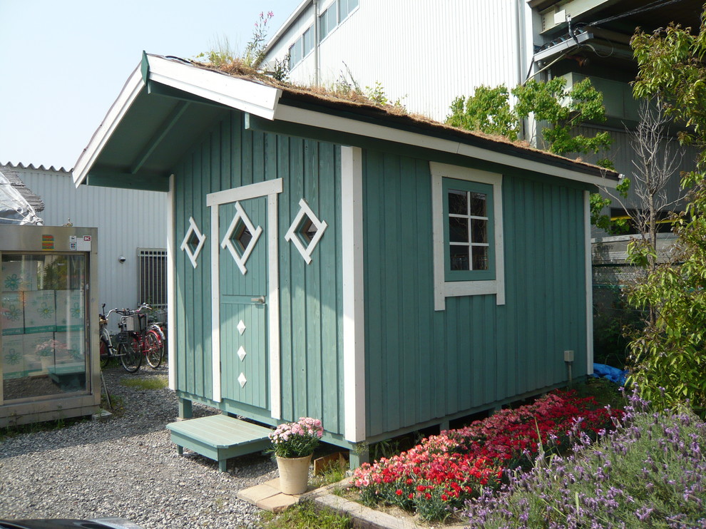 Exemple d'un abri de jardin scandinave avec un bureau, studio ou atelier.