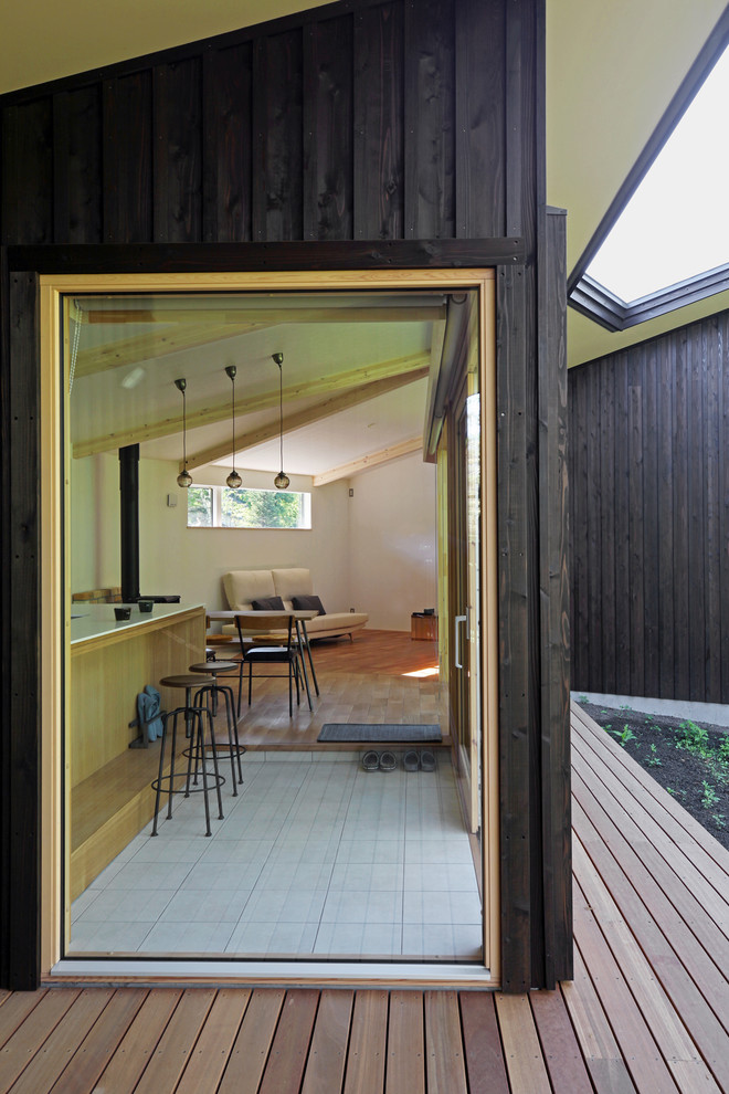 Источник вдохновения для домашнего уюта: тамбур в стиле модернизм с раздвижной входной дверью и стеклянной входной дверью