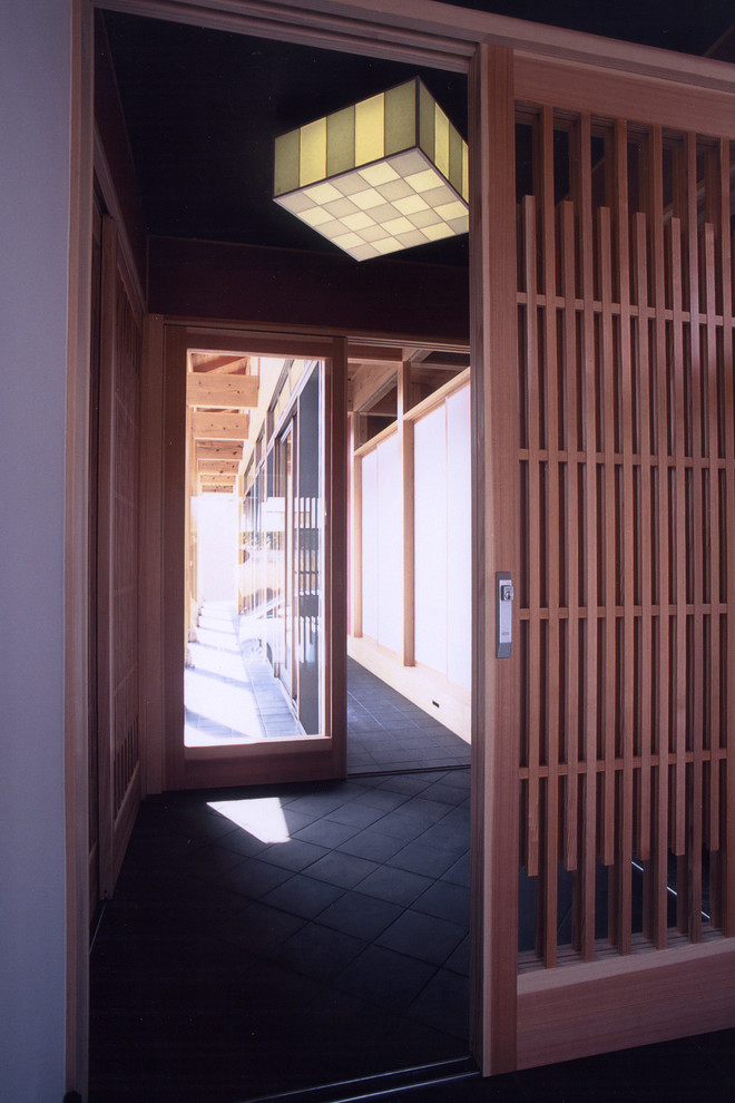 東京都下にある和風のおしゃれな玄関の写真