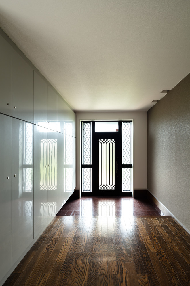 Example of a minimalist entryway design in Kobe