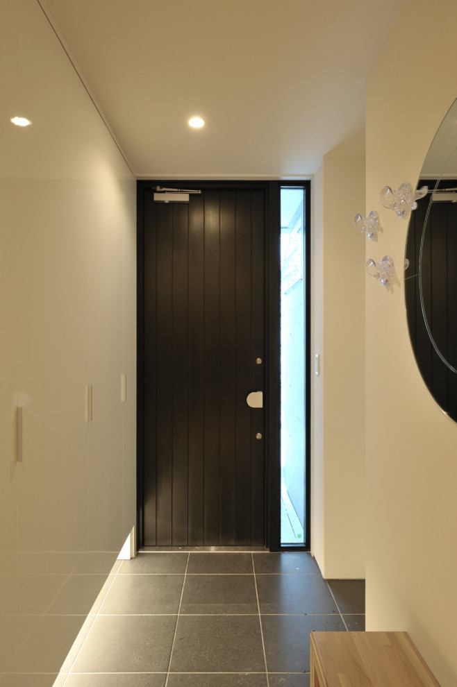 Example of a minimalist entryway design in Sapporo