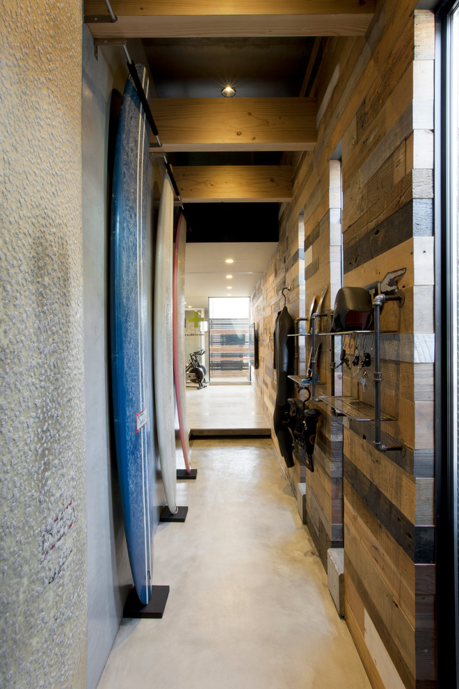 Design ideas for a medium sized urban hallway in Yokohama with brown walls and concrete flooring.