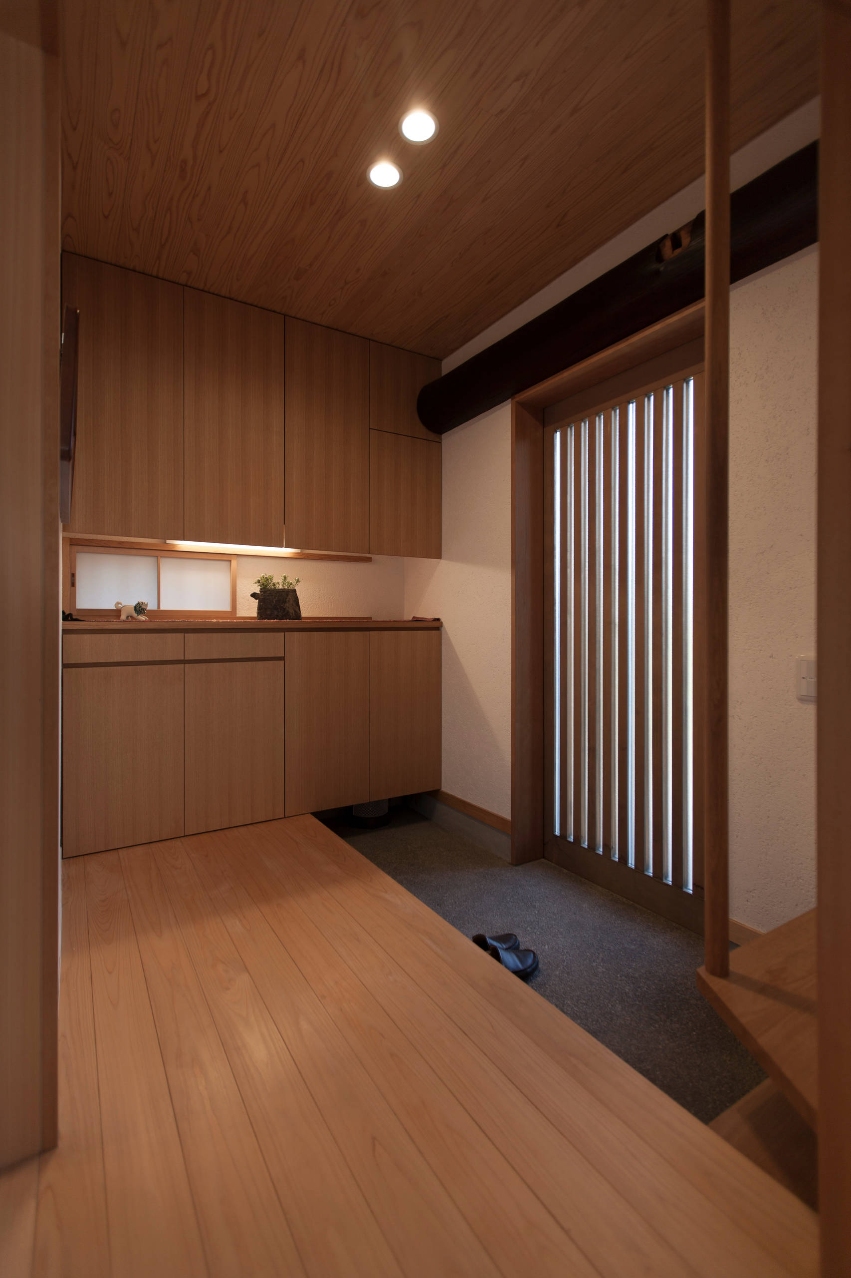 和風のおしゃれな玄関の画像 75選 - 2025年7月 | Houzz (ハウズ)