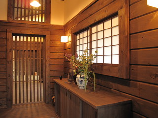 和風のおしゃれな玄関の画像 75選 - 2025年5月 | Houzz (ハウズ)