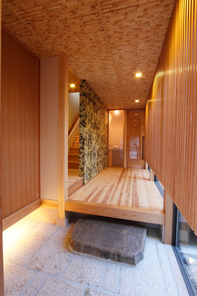 京都にあるアジアンスタイルのおしゃれな玄関ホールの写真