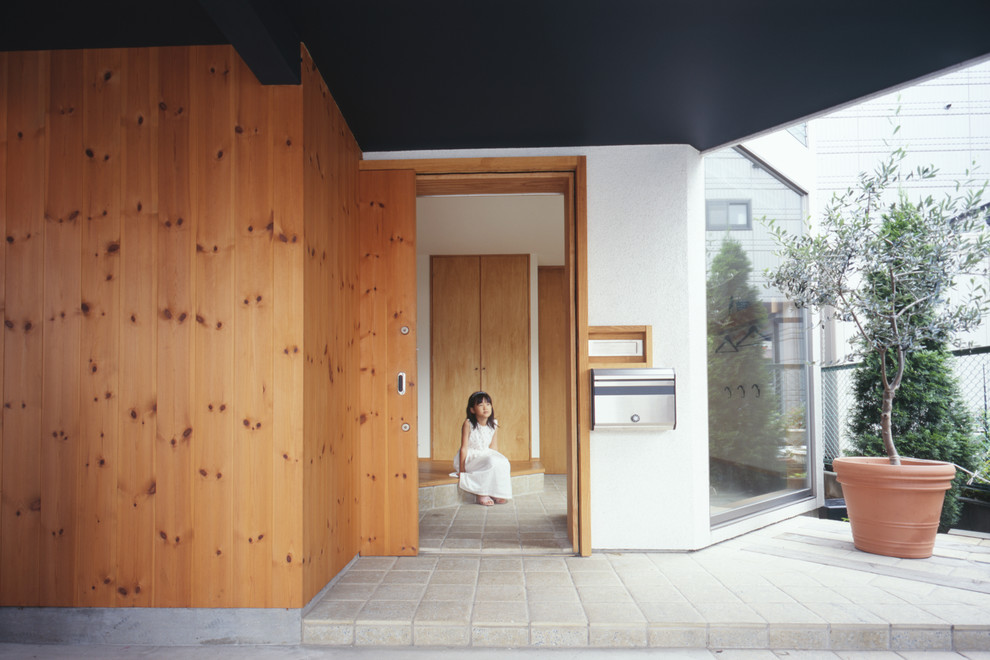 東京23区にあるアジアンスタイルのおしゃれな玄関の写真