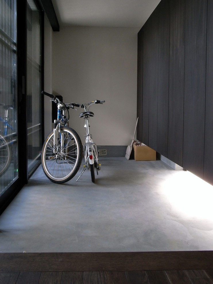 Mid-sized gray floor entryway photo in Tokyo Suburbs with white walls and a glass front door