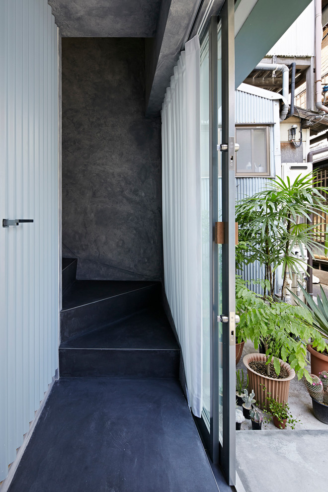 東京23区にあるコンテンポラリースタイルのおしゃれな玄関の写真