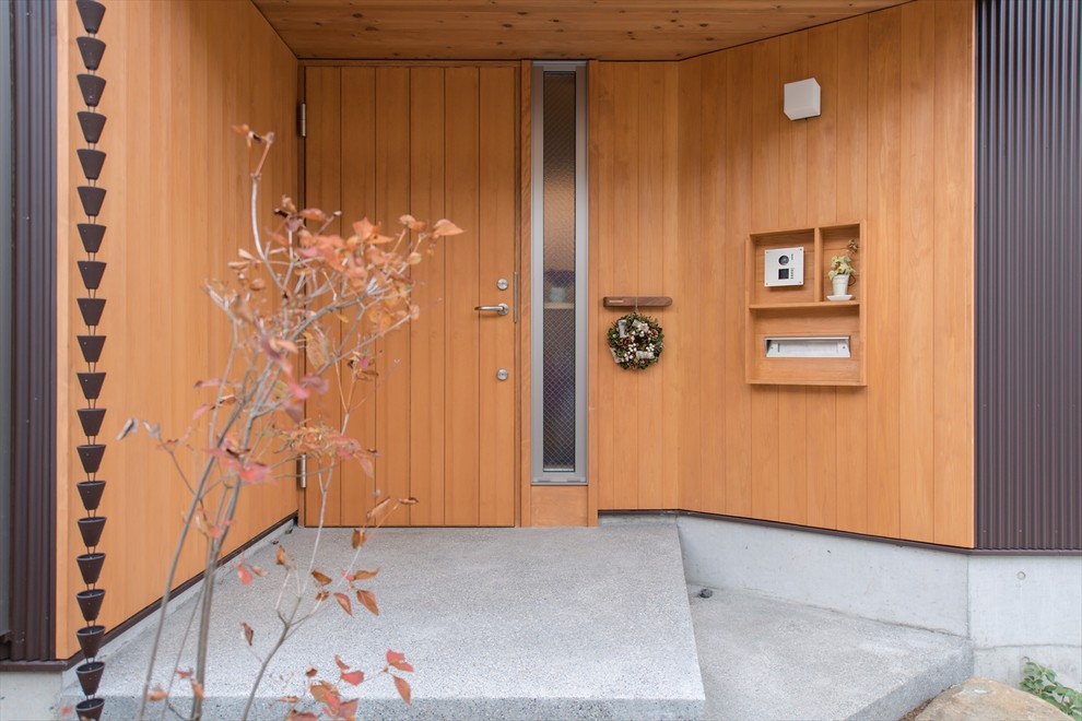 Design ideas for a small scandinavian front door in Yokohama with white walls, concrete flooring, a single front door, a light wood front door and grey floors.