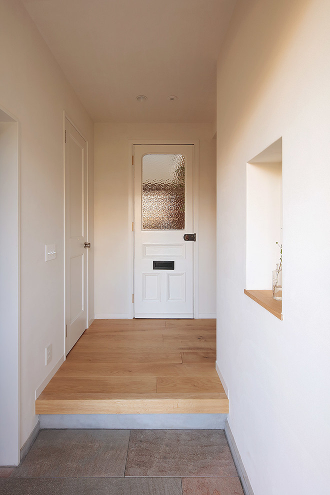 Inspiration for a timeless entryway remodel in Yokohama