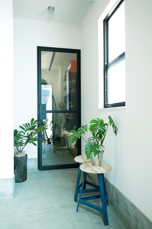 玄関の台　廊下の隅に置いても邪魔にならないサイズです 玄関の台 廊下の隅に置いても邪魔にならないサイズです ちょっと