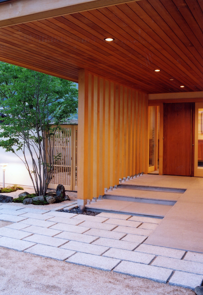 Diseño de entrada de estilo zen con suelo gris