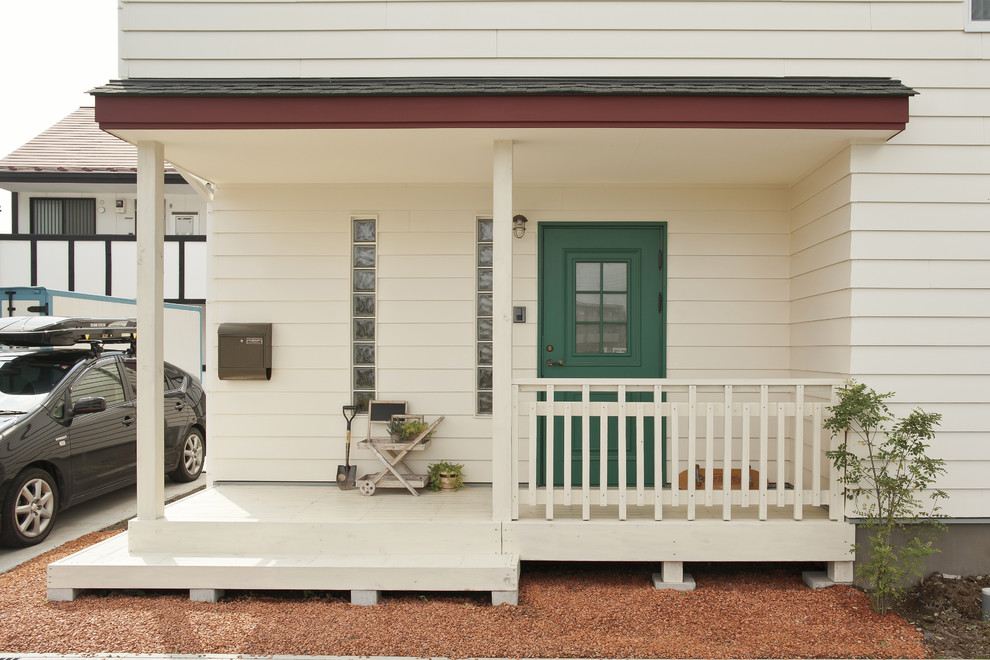 Exemple d'un porche d'entrée de maison avant nature avec une extension de toiture.