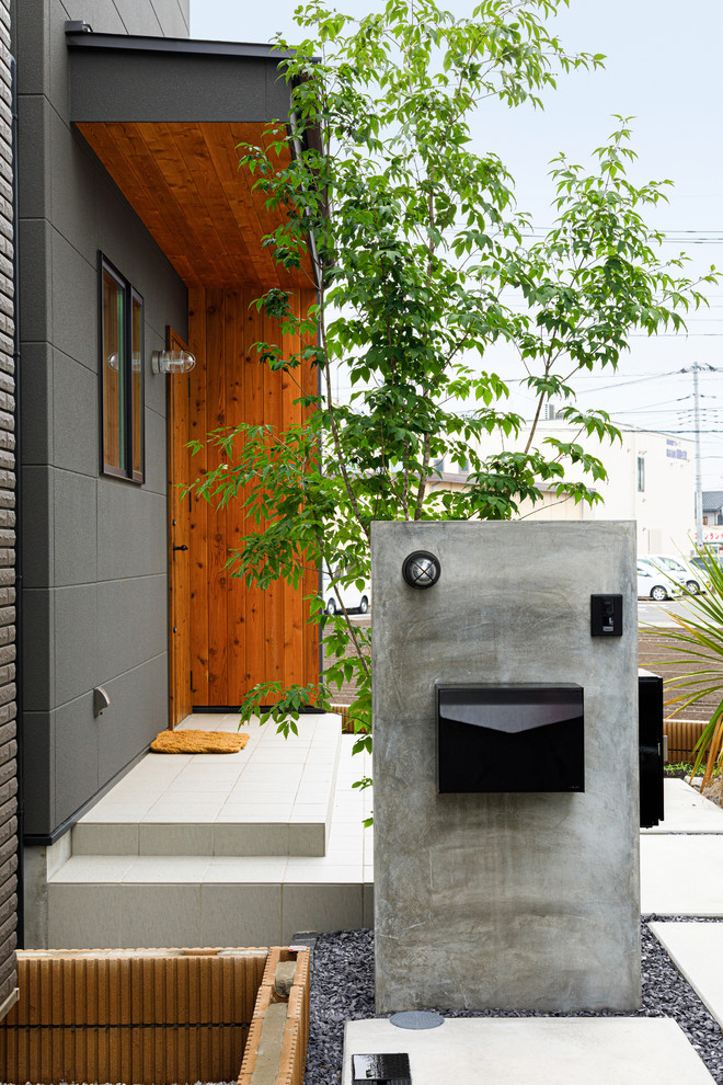 This is an example of a porch design in Tokyo Suburbs.