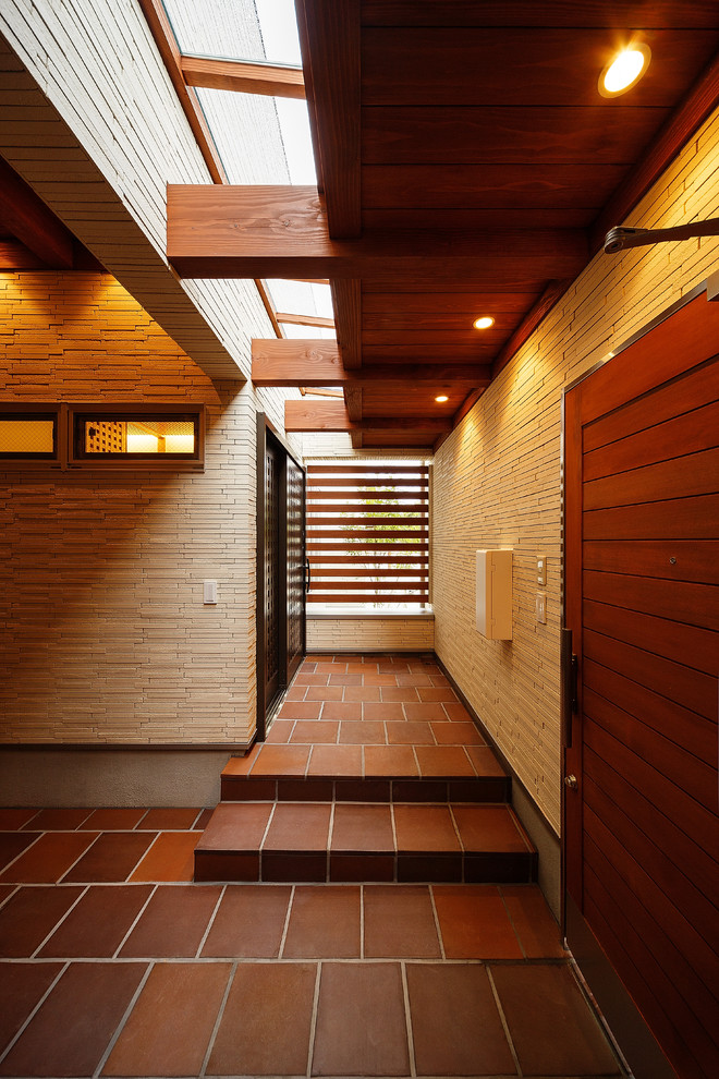 Photo of a large classic veranda in Osaka with skirting and tiled flooring.