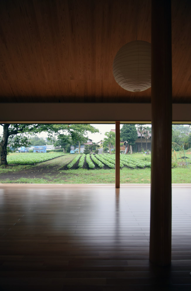 Foto de terraza de estilo zen de tamaño medio en patio delantero y anexo de casas