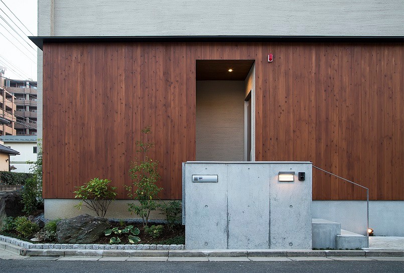 Ispirazione per un piccolo portico minimalista con pavimentazioni in cemento
