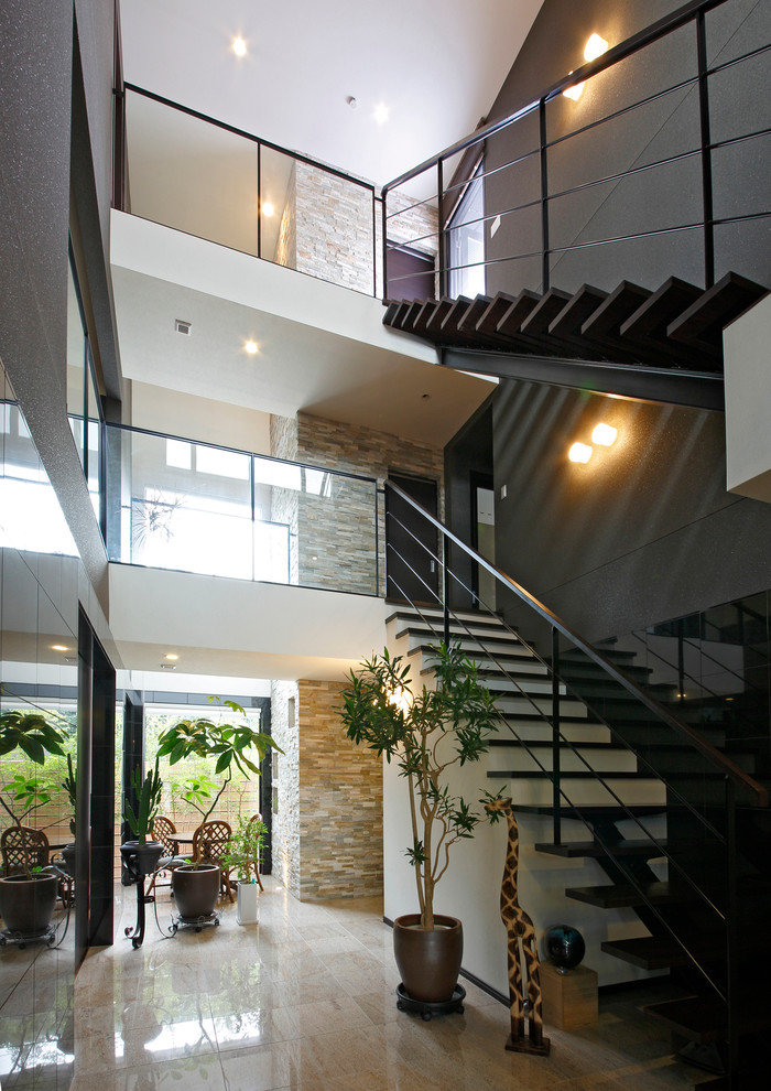 Стильный дизайн: прямая лестница в стиле модернизм без подступенок - последний тренд