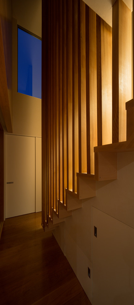 This is an example of a modern staircase in Fukuoka.