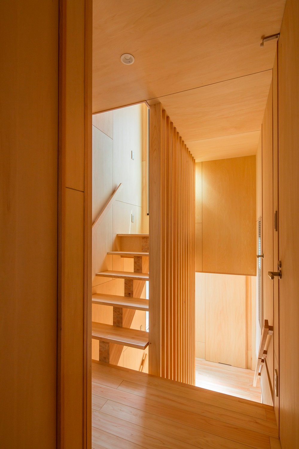 中くらいな和風のおしゃれな階段の画像 75選 - 2025年2月 | Houzz (ハウズ)