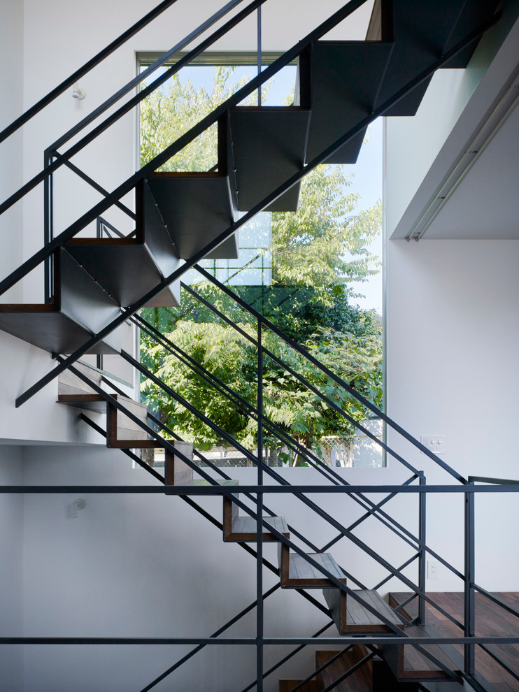 Идея дизайна: п-образная деревянная лестница в стиле лофт с деревянными ступенями