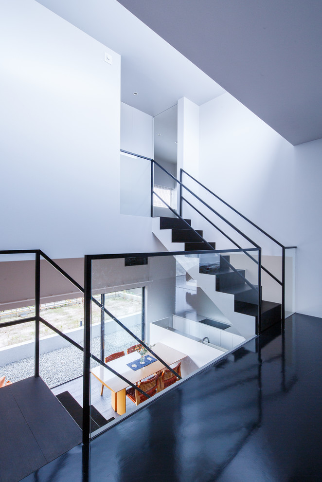 Diseño de escalera en U contemporánea con barandilla de metal
