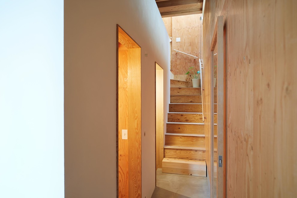 Inspiration pour un petit escalier avec des marches en bois, des contremarches en bois et un garde-corps en bois.