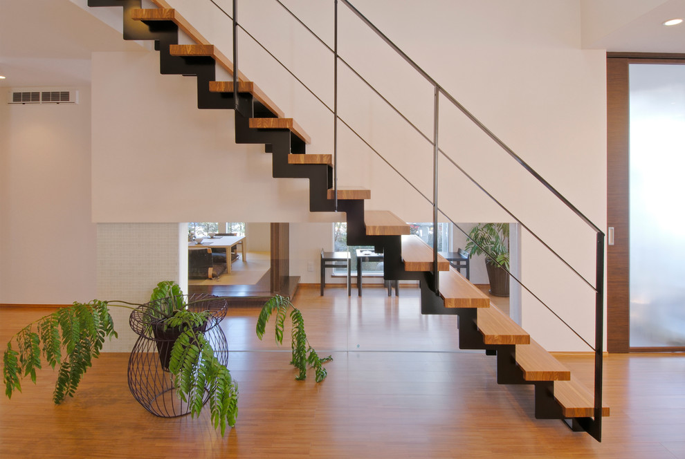 Imagen de escalera recta escandinava de tamaño medio con escalones de madera