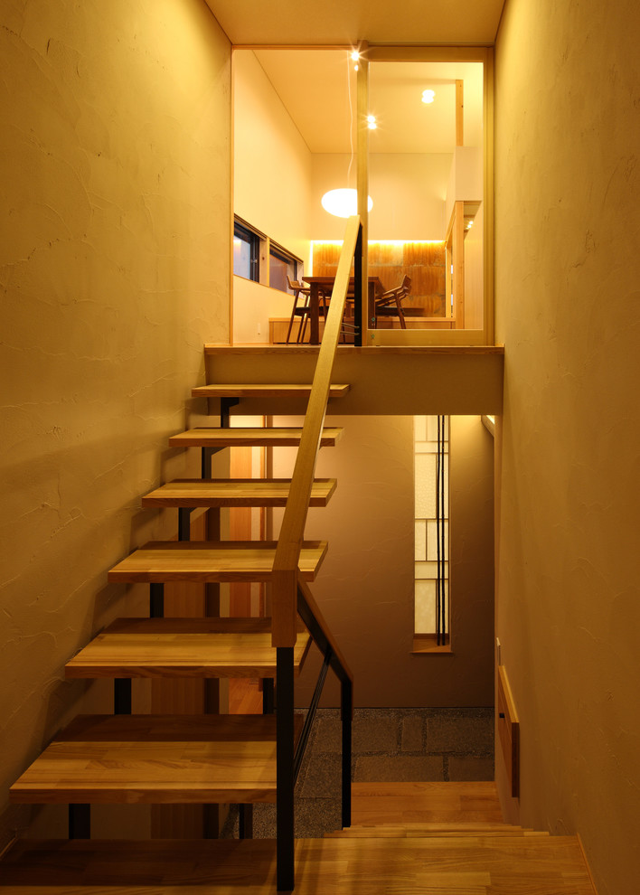 На фото: лестница в восточном стиле с