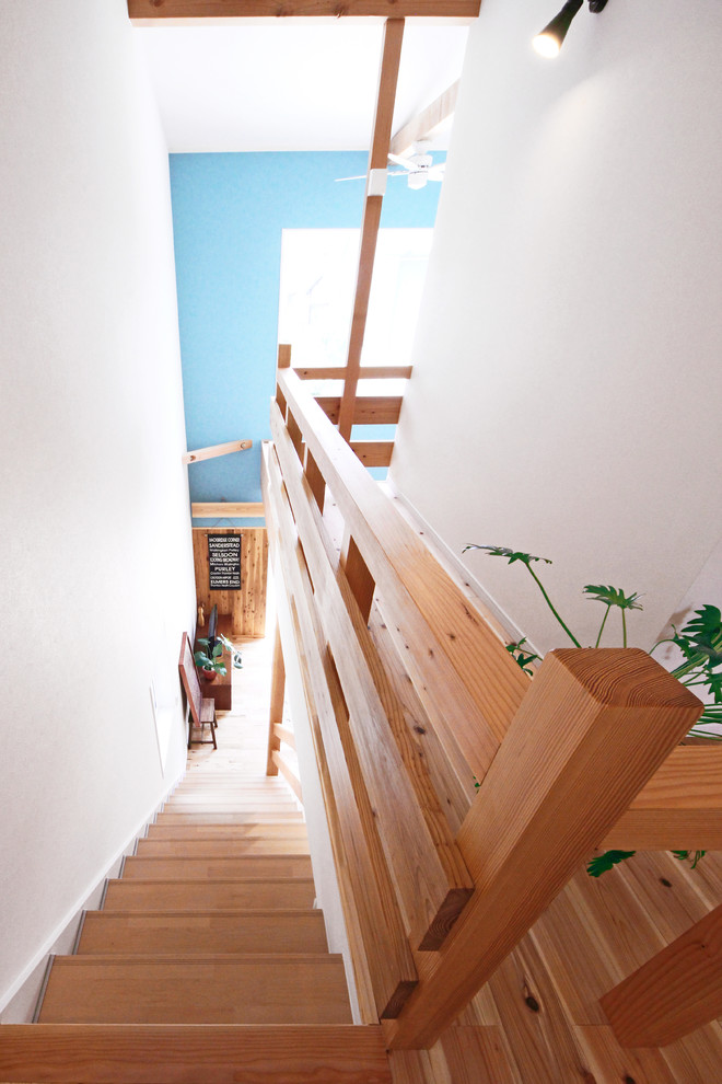 他の地域にある北欧スタイルのおしゃれな階段の写真