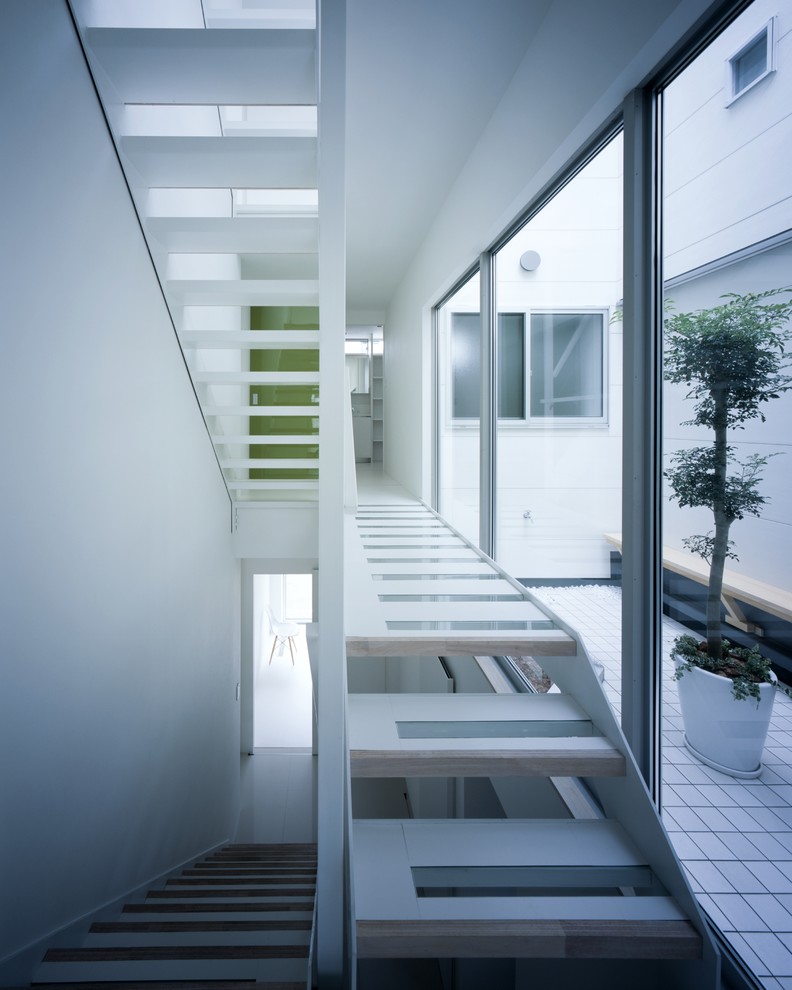 Пример оригинального дизайна: прямая лестница в современном стиле без подступенок