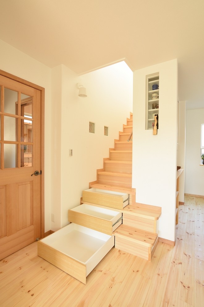 Inspiration for a medium sized scandi wood straight staircase in Nagoya with wood risers.