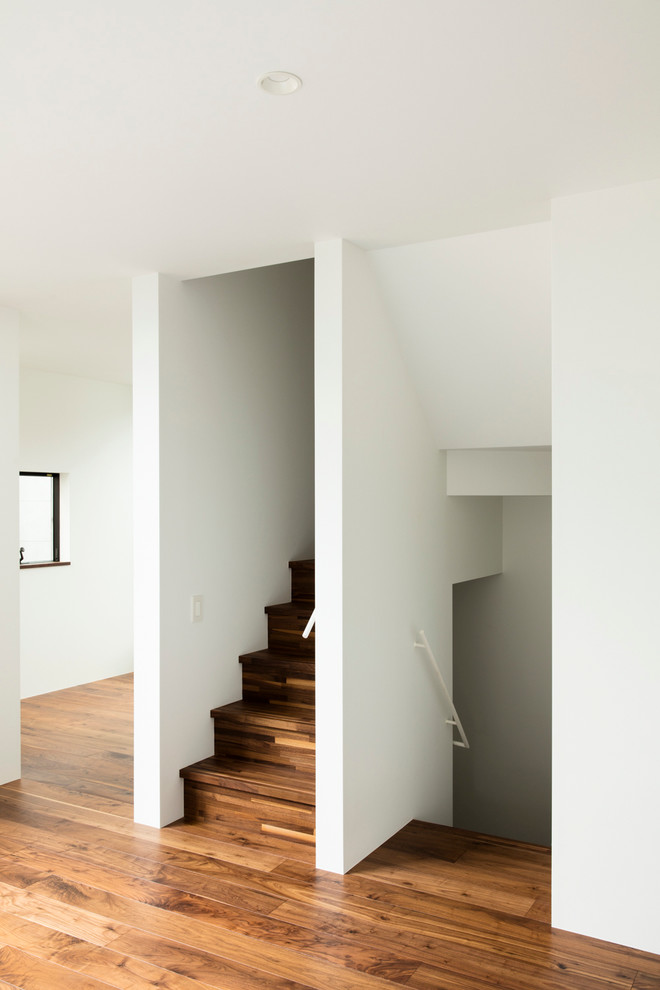 Design ideas for a modern staircase in Tokyo.