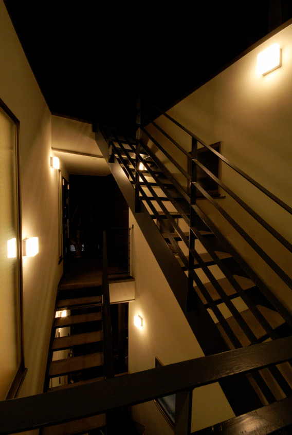東京23区にあるコンテンポラリースタイルのおしゃれな階段の写真