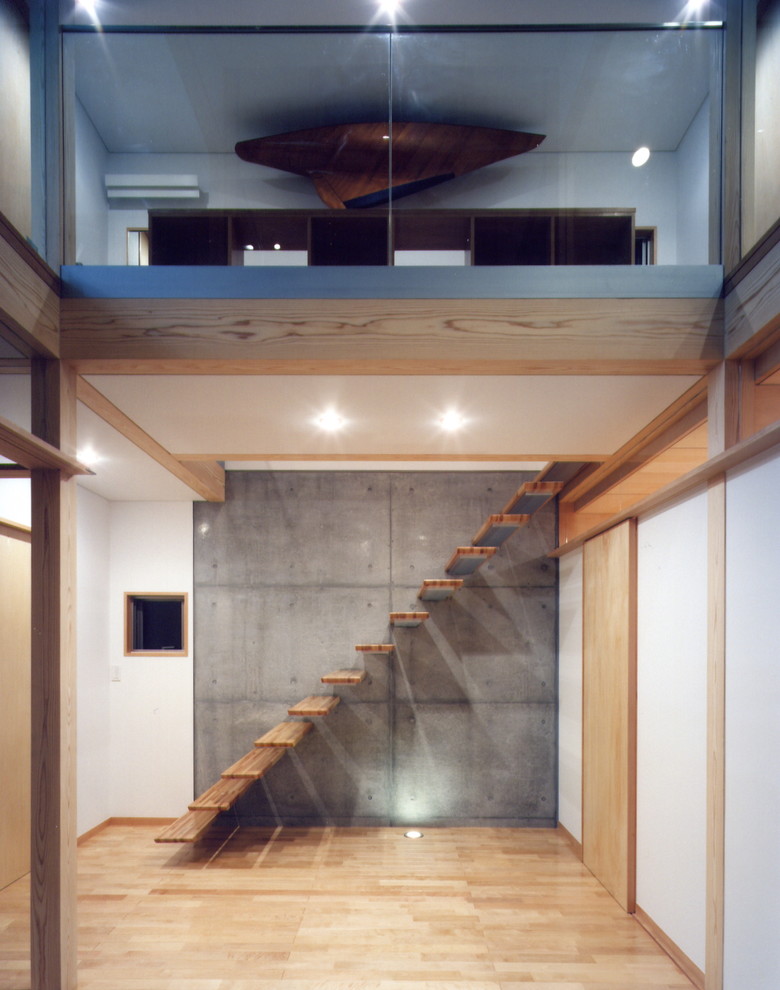 Свежая идея для дизайна: прямая лестница в стиле модернизм без подступенок - отличное фото интерьера